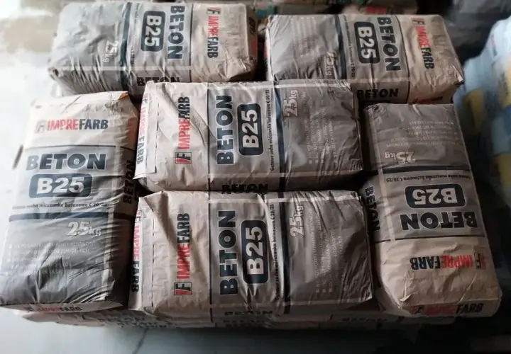 Sześć worków betonu B25 Imprefarb po 25 kg każdy. Zastanawiasz się, ile kosztuje worek cementu?