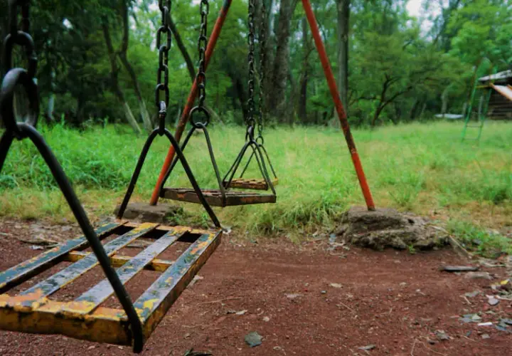 Huśtawka jak nowa? Renowacja drewna i metalu krok po kroku