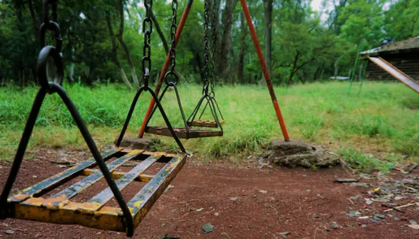Huśtawka jak nowa? Renowacja drewna i metalu krok po kroku