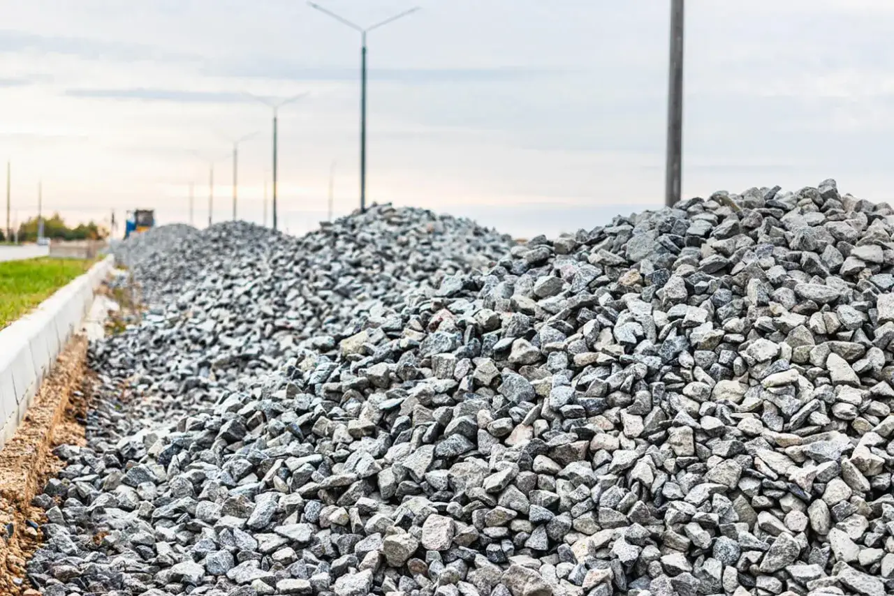 Kruszywo na budowie, idealne jako podsypka pod fundamenty. Jaki beton na fundament? To pytanie zadaje sobie wielu budujących.